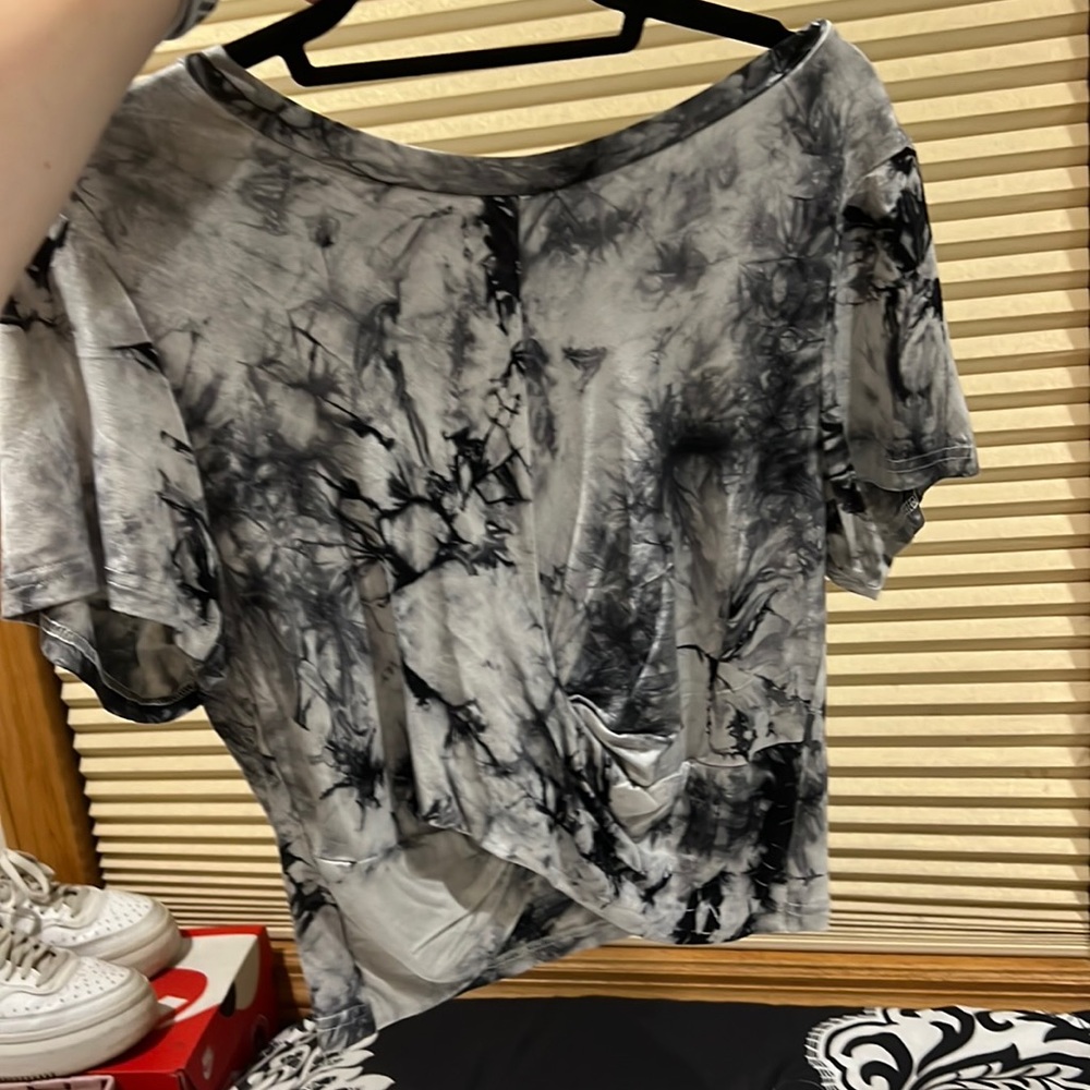 Girls/Pre-teens t shirt